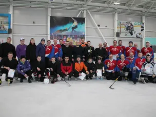 25.02.2023 в ФОК " Жемчужина" прошел межмуниципальный турнир по хоккею с шайбой среди мужских команд, посвящённый дню защитника Отечества.