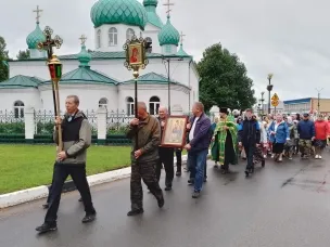 Традиционный ежегодный Троицкий Крестный ход прошёл 4 июня, в праздник Святой Троицы (Пятидесятницы), в рабочем посёлке Шаранга. 