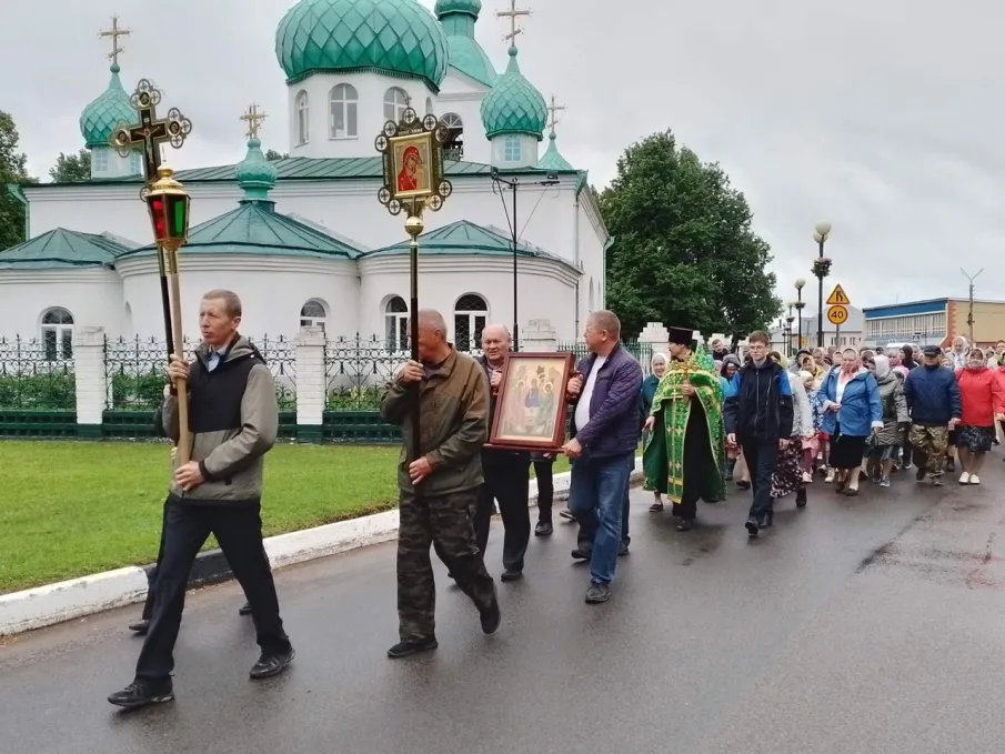 Традиционный ежегодный Троицкий Крестный ход прошёл 4 июня, в праздник Святой Троицы (Пятидесятницы), в рабочем посёлке Шаранга. 