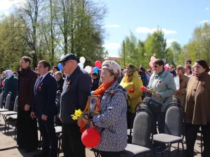 Праздничный митинг, посвященный 78-й годовщине Великой Победы, состоялся на центральной площади в Шарангском округе.