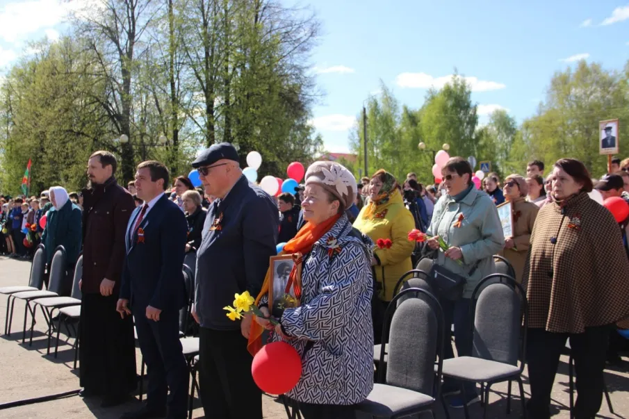 Праздничный митинг, посвященный 78-й годовщине Великой Победы, состоялся на центральной площади в Шарангском округе.