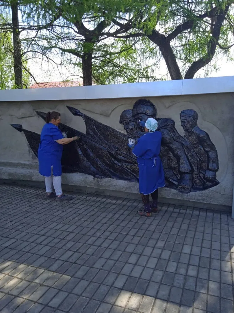 Акция "Чистый памятник".