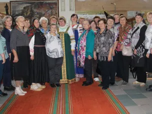 28 сентября представители старшего поколения Шарангского округа, жизнерадостные участницы клуба «Здоровье», «Островок надежды», «Православная гостиная» отправились в путешествие по Тонкинскому округу. В ходе поездки они на собственном опыте почувствовали, какое же это всё-таки удовольствие — ездить в гости!