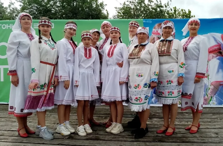 В Нижегородской области, в деревне Старые Краи Тонкинского округа- состоялся Межрегиональный фестиваль самодеятельных творческих коллективов Нижегородской области и других регионов России под названием «Усталык Чинчышер» (Россыпь талантов).