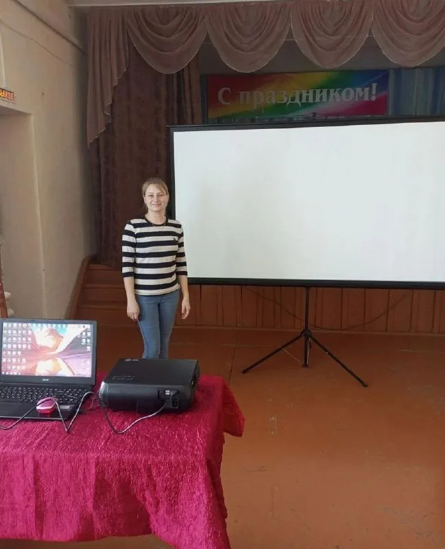 В рамках Федерального проекта «Культура малой Родины» в восемь сельских учреждений культуры Шарангской ЦКС были приобретены проекторы и экраны.